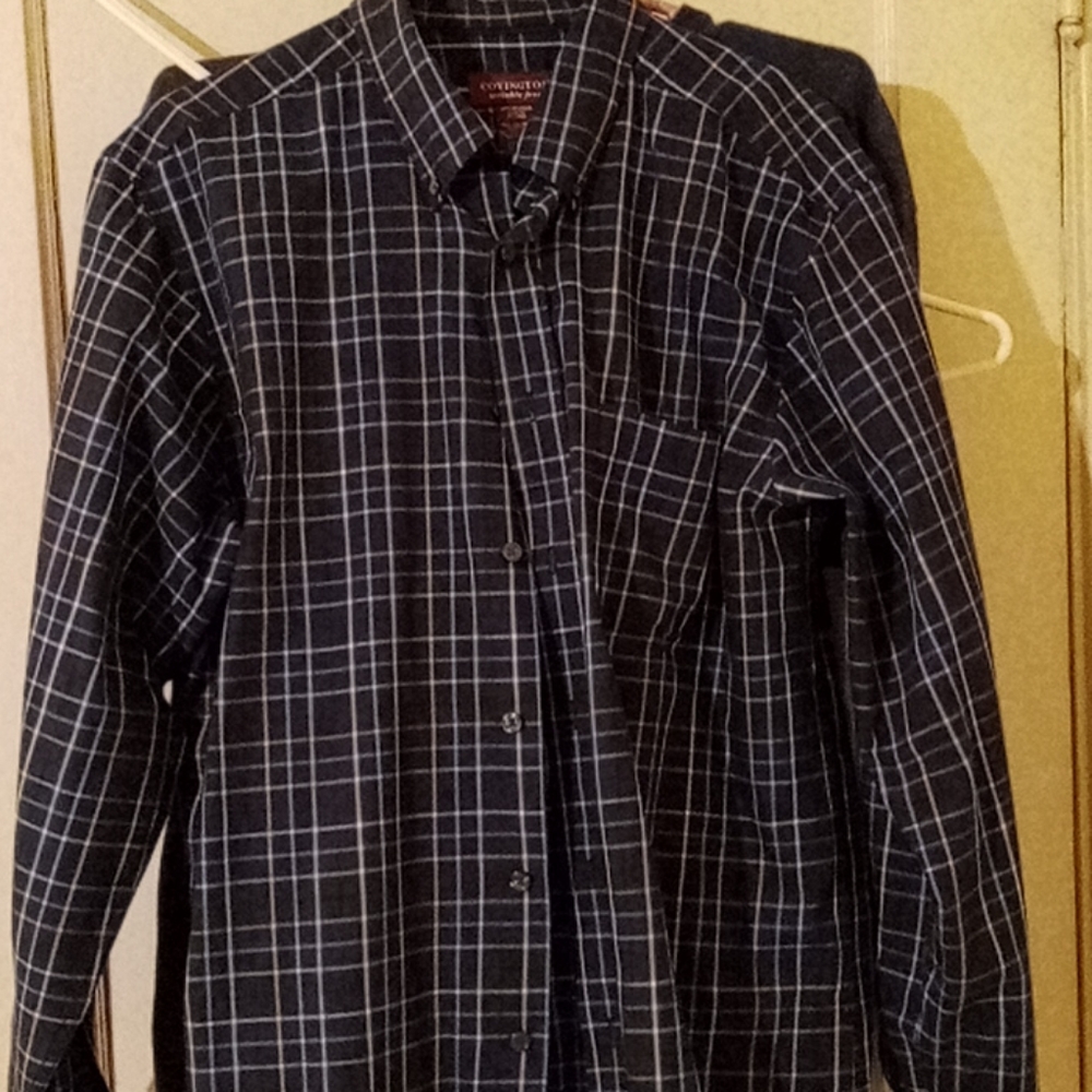 Never worn size medium button up plaid dress shirt